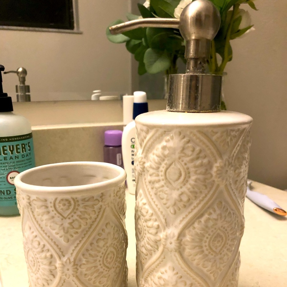 2 piece bathroom set
